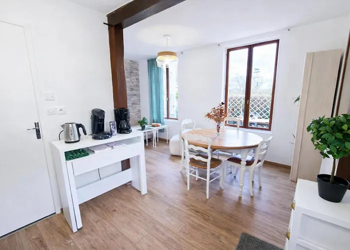 Maison T3- Acces Voie Verte Et Transports Holiday home Le Vaudreuil