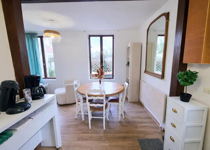 Maison T3- Acces Voie Verte Et Transports Holiday home Le Vaudreuil